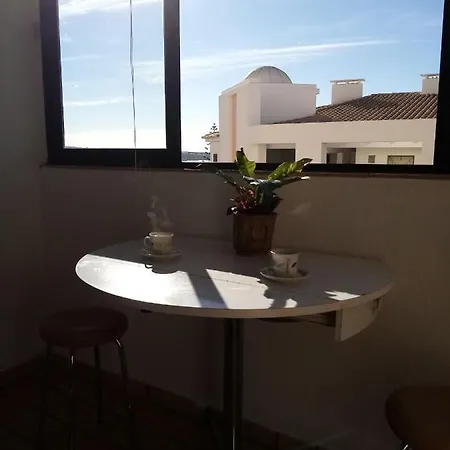 Your Walking Distance From Stunning Beaches Apartment *